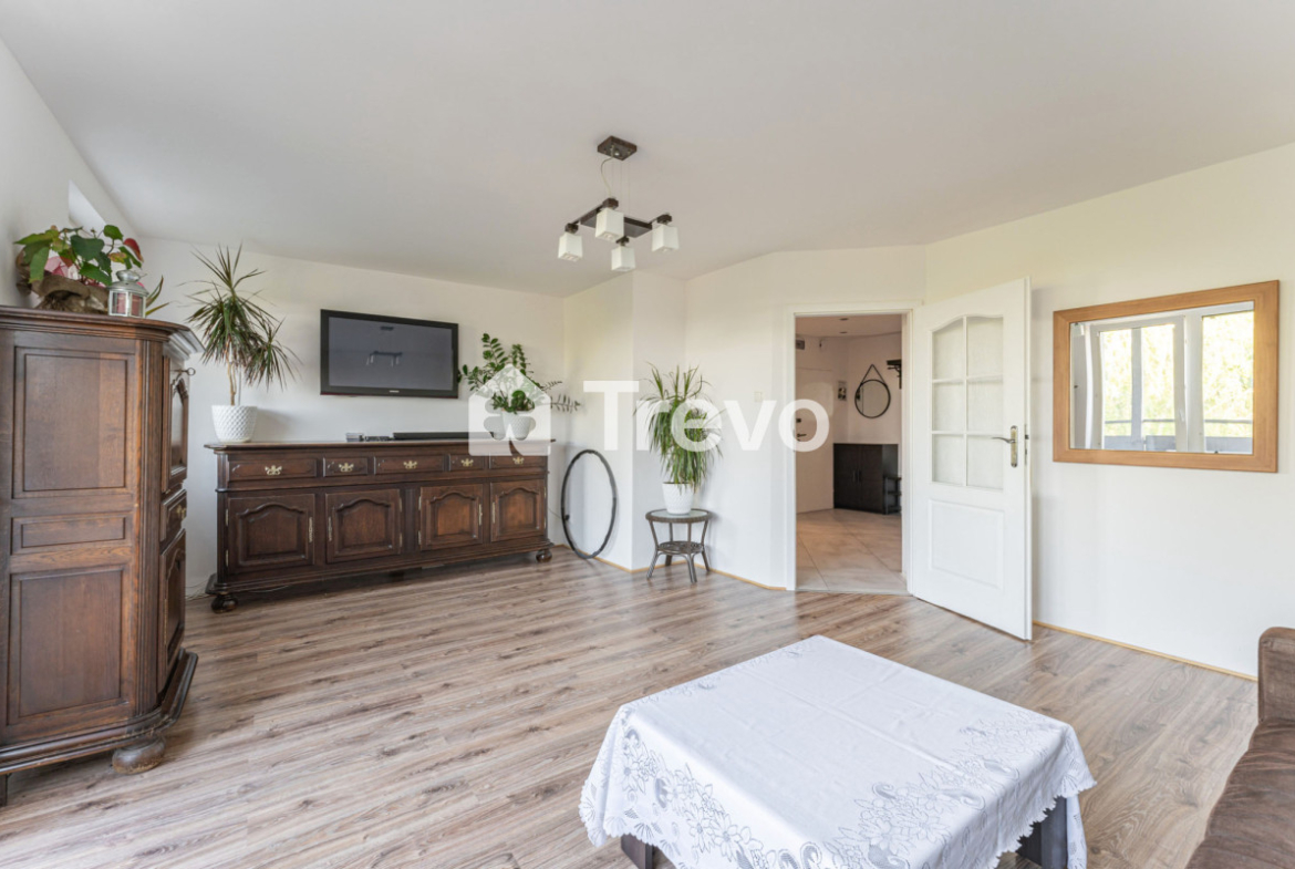 Rodzinne 4-pokojowe mieszkanie z dużym potencjałem - Gallery Image 3