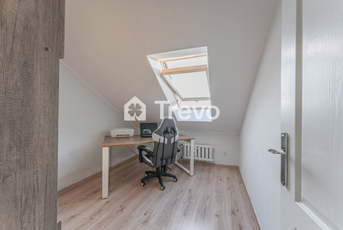 Rodzinne 4-pokojowe mieszkanie z dużym potencjałem - Gallery Image 14