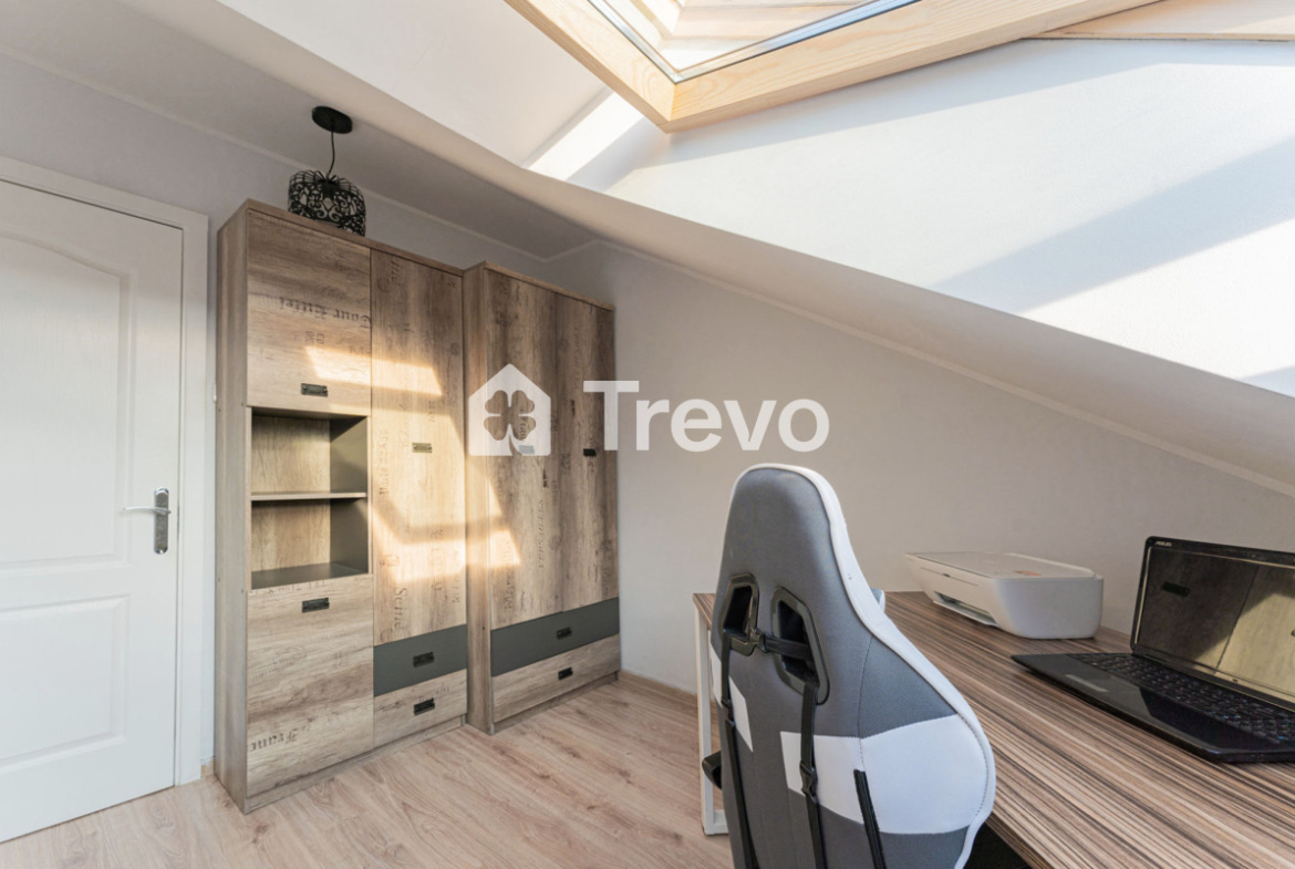 Rodzinne 4-pokojowe mieszkanie z dużym potencjałem - Gallery Image 15