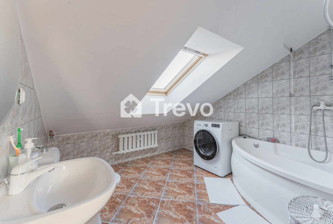 Rodzinne 4-pokojowe mieszkanie z dużym potencjałem - Gallery Image 16