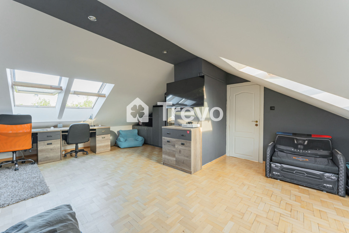 Rodzinne 4-pokojowe mieszkanie z dużym potencjałem - Gallery Image 18