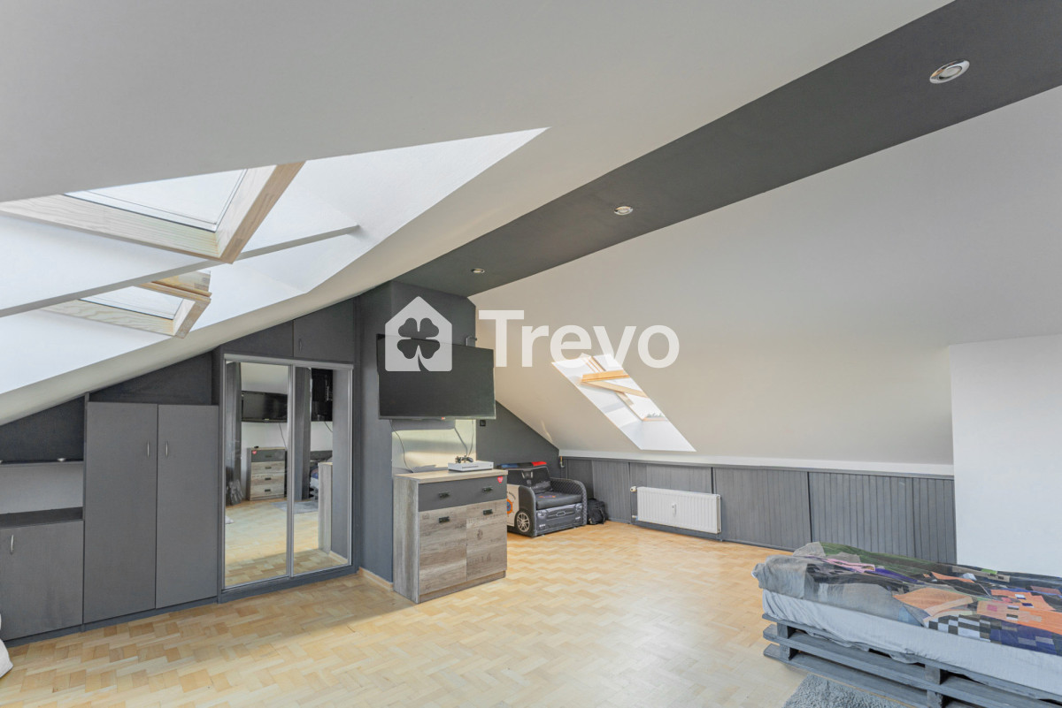 Rodzinne 4-pokojowe mieszkanie z dużym potencjałem - Gallery Image 19