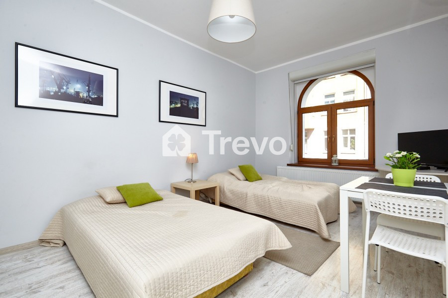 4 pokoje/ładna kamienica/parter/Stare Miasto - Gallery Image 9